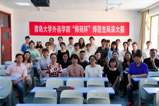 会议室里的人们描述已自动生成